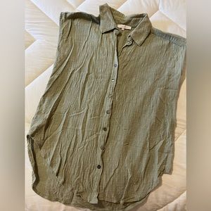 Women’s button down linen top.